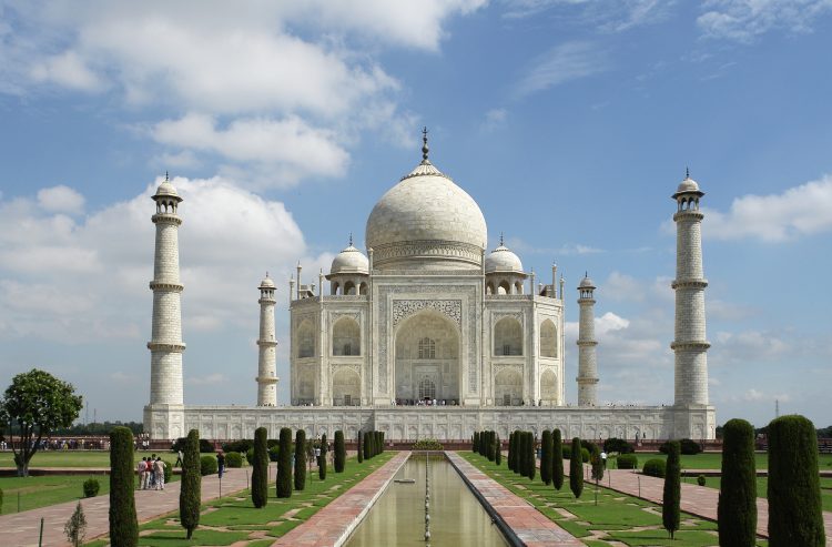 7 Most Famous Tourist Places to Visit in Agra