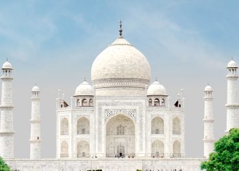 Exploring the Taj Mahal: the journey through love and beauty