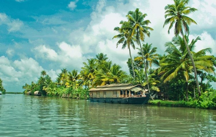 Chennai : A beautiful blend of South Indian traditions and modernity.